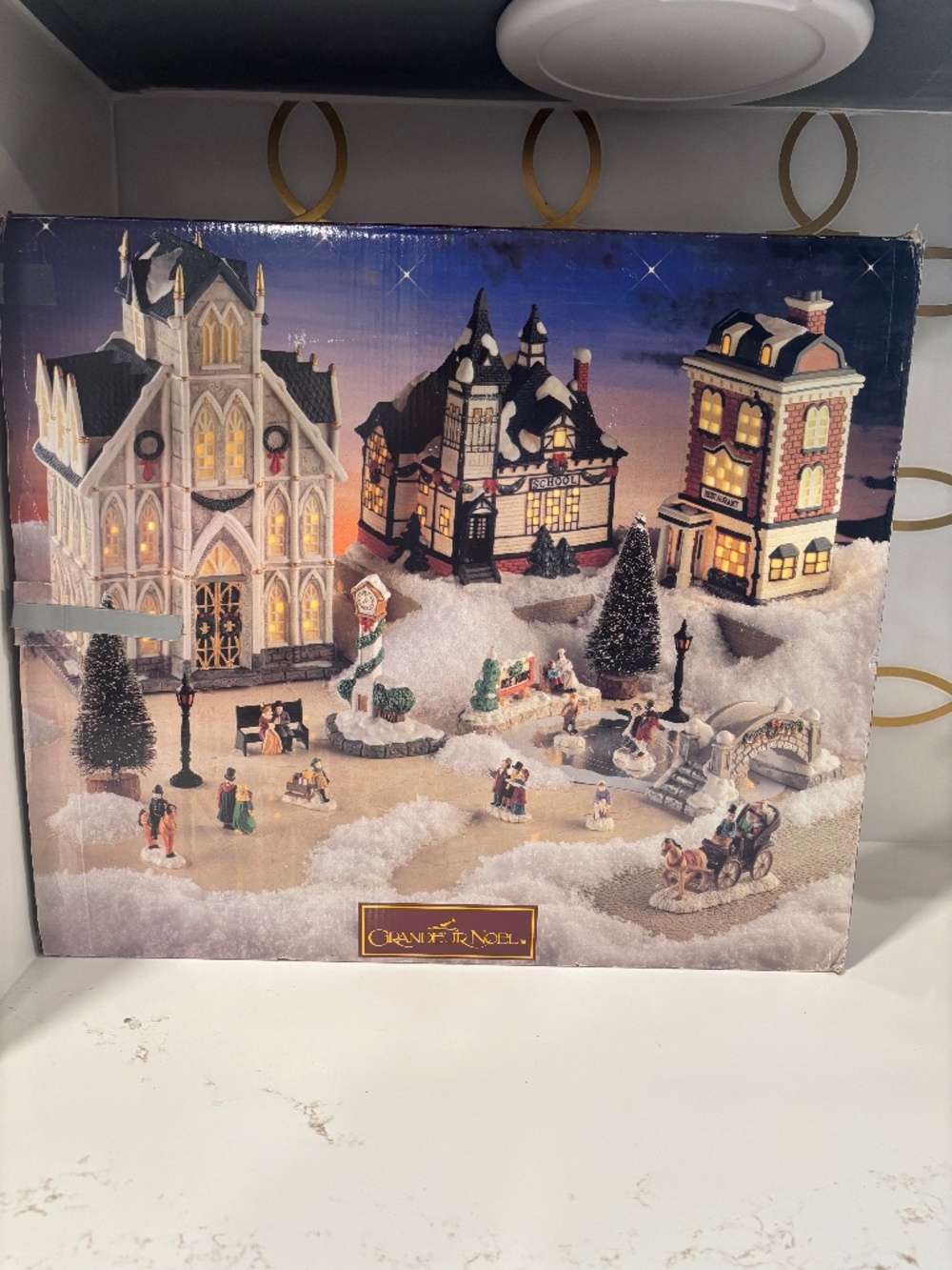 Read* Grandeur Noel Victorian 24 Piece Porcelain Village, incomplete
